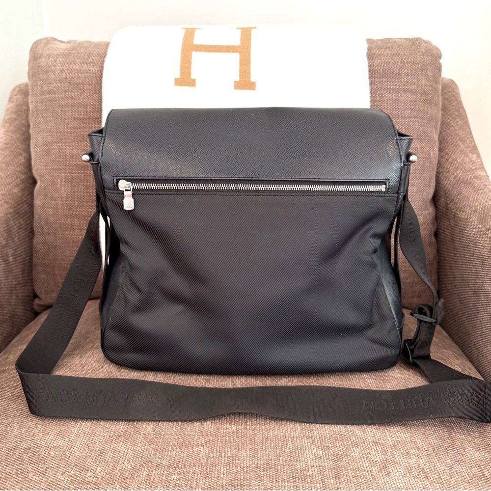 Authentic Louis Vuitton Viktor Messenger Bag M30142 black arsoise unisex - Picture 7 of 16